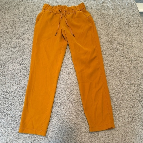 LULULEMON •4• On The Fly 7/8 Pants Woven Drawstring Yoga Fools Gold EXC COND - Picture 1 of 9